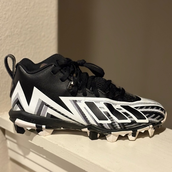 Adidas Freak Football Cleats Youth Size 4Y Black & White Lace-Up Design HP5962 - Picture 2 of 9